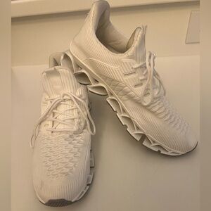 WHITE BLADE SOLE RUNNING SNEAKERS, SIZE 45,  SIZE 12 US K1832. BRAND NEW W/O TAG